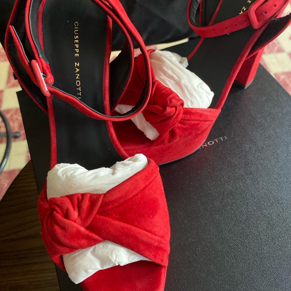 Giuseppe Zanotti - red velvet platform heels - Picture 4 of 5